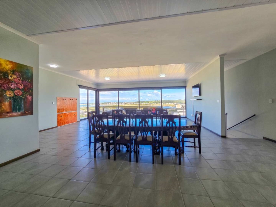 5 Bedroom Property for Sale in Stilbaai Oos Western Cape
